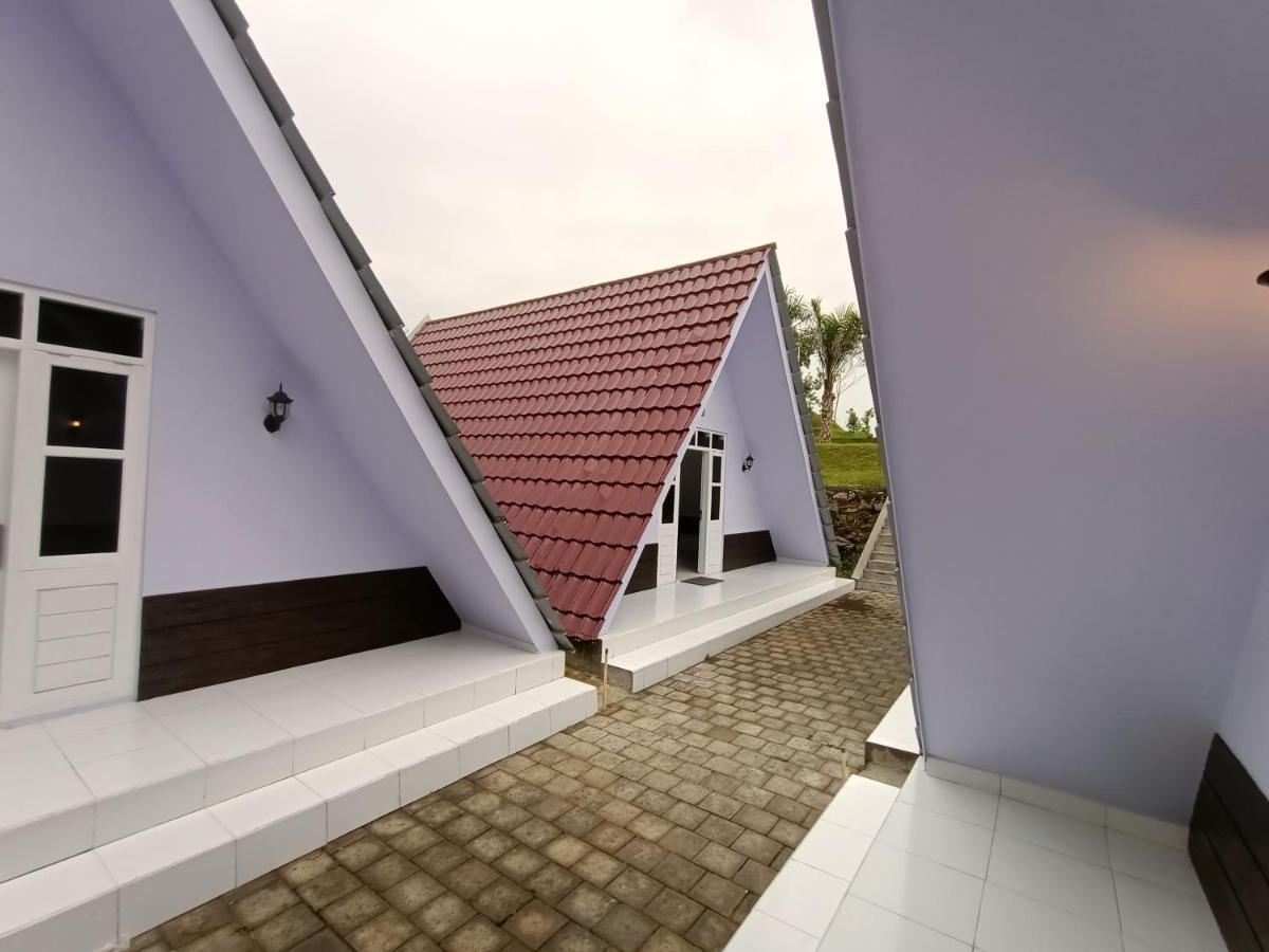 Seger Nusantara Vandrarhem Kalisat Exteriör bild